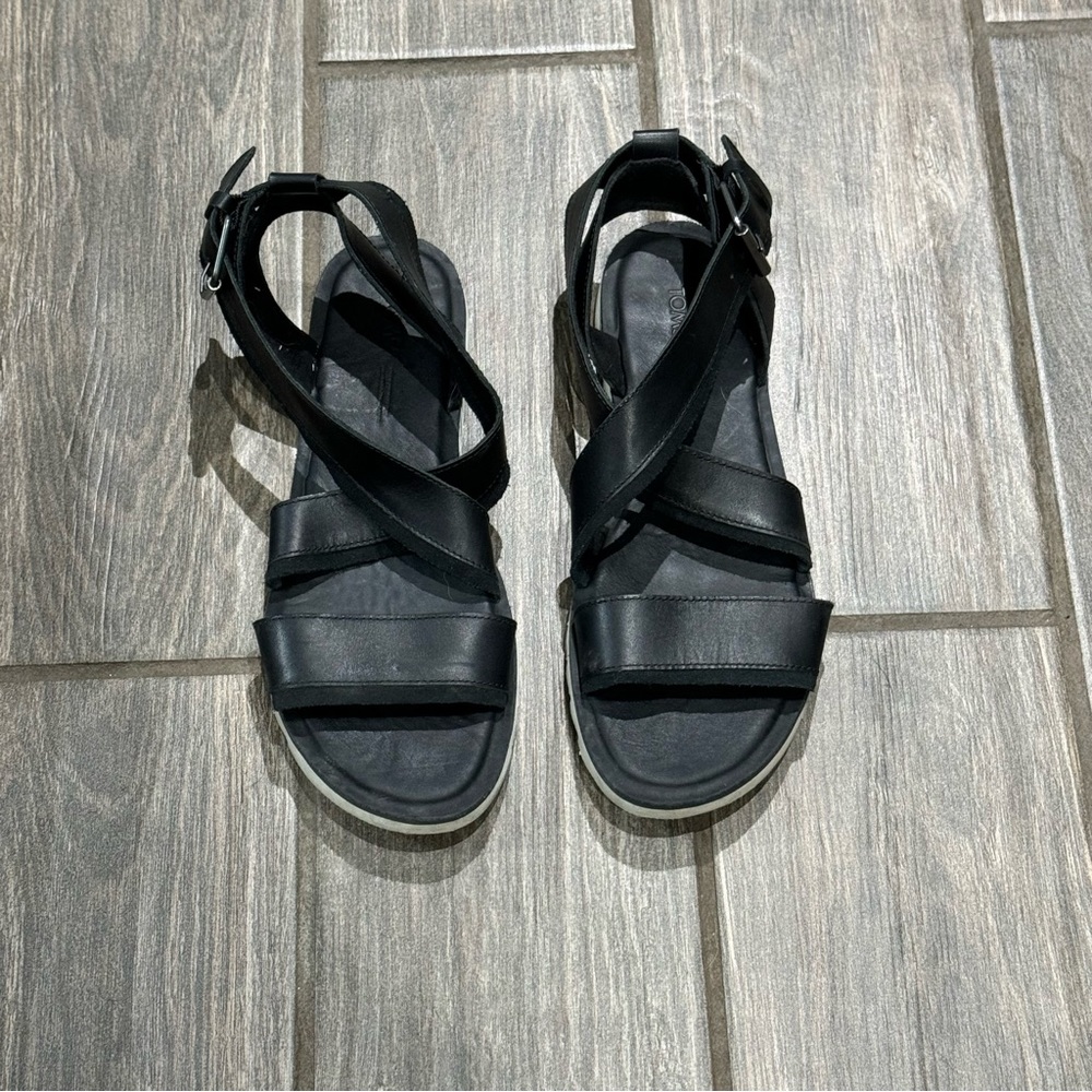 Toms
